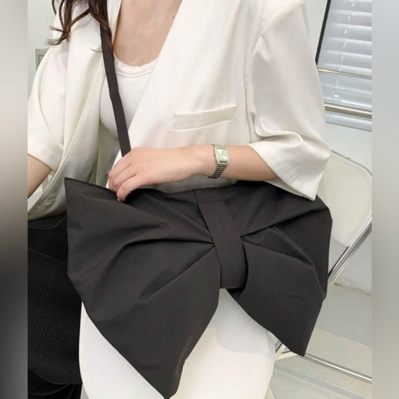 ๐NWT Unique Black Bow Tie Statement Oversized crossbody tote purse ๐ bag - Picture 5 of 6